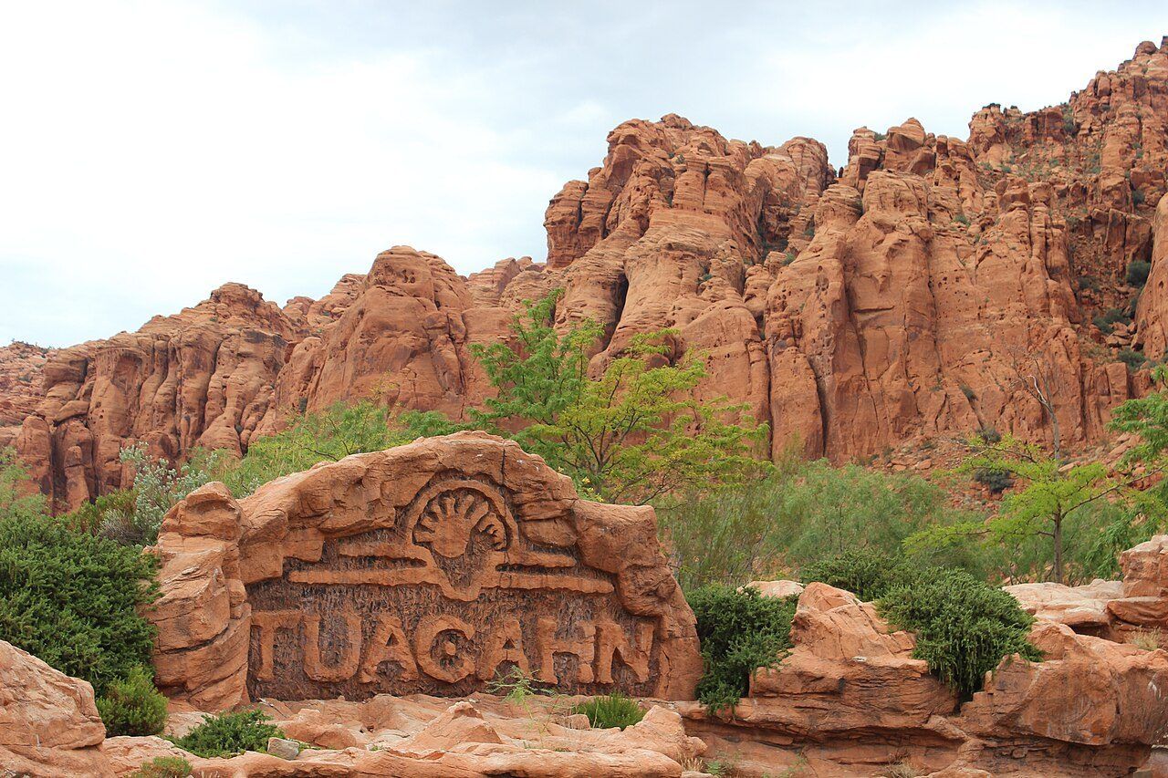 Tuacahn Center for the Arts entrance sign